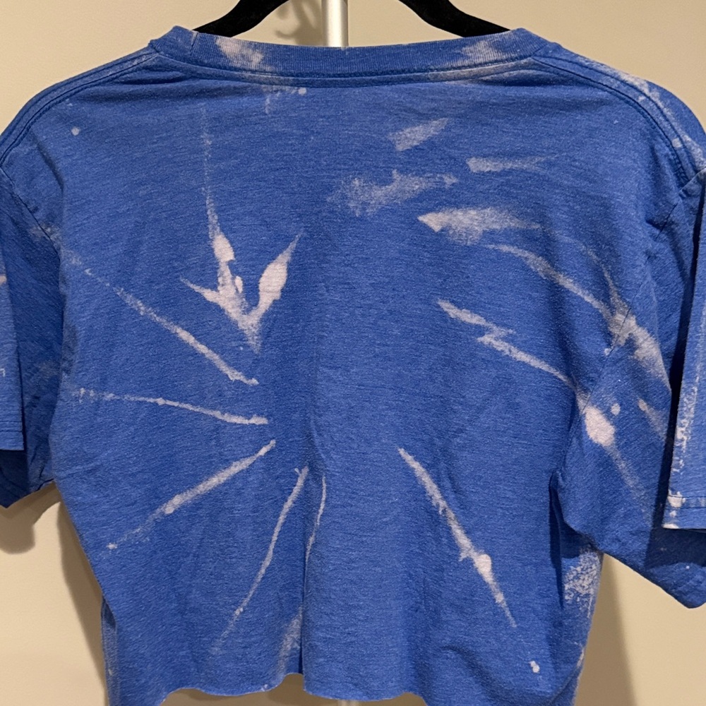 Ford Mustang Blue Graphic Tee Cropped - Picture 4 of 5